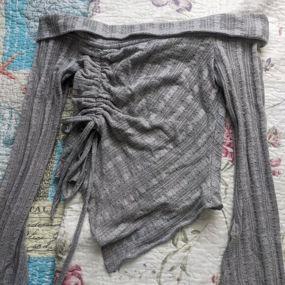 Bell bottom sleeve top - Picture 5 of 6